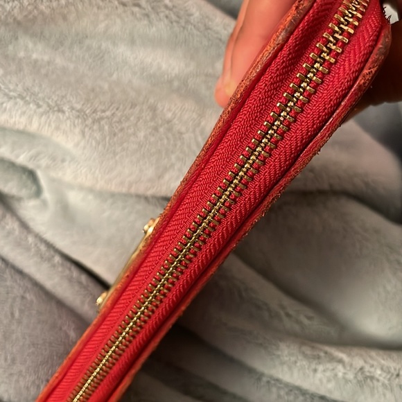 Rustic Michael Kors Wallet! Worn out a bit on the sides. - Picture 4 of 5